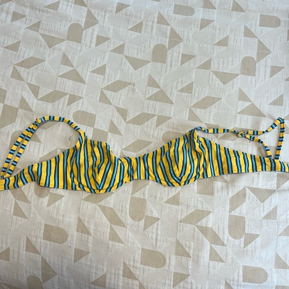 Solid & Striped bikini top